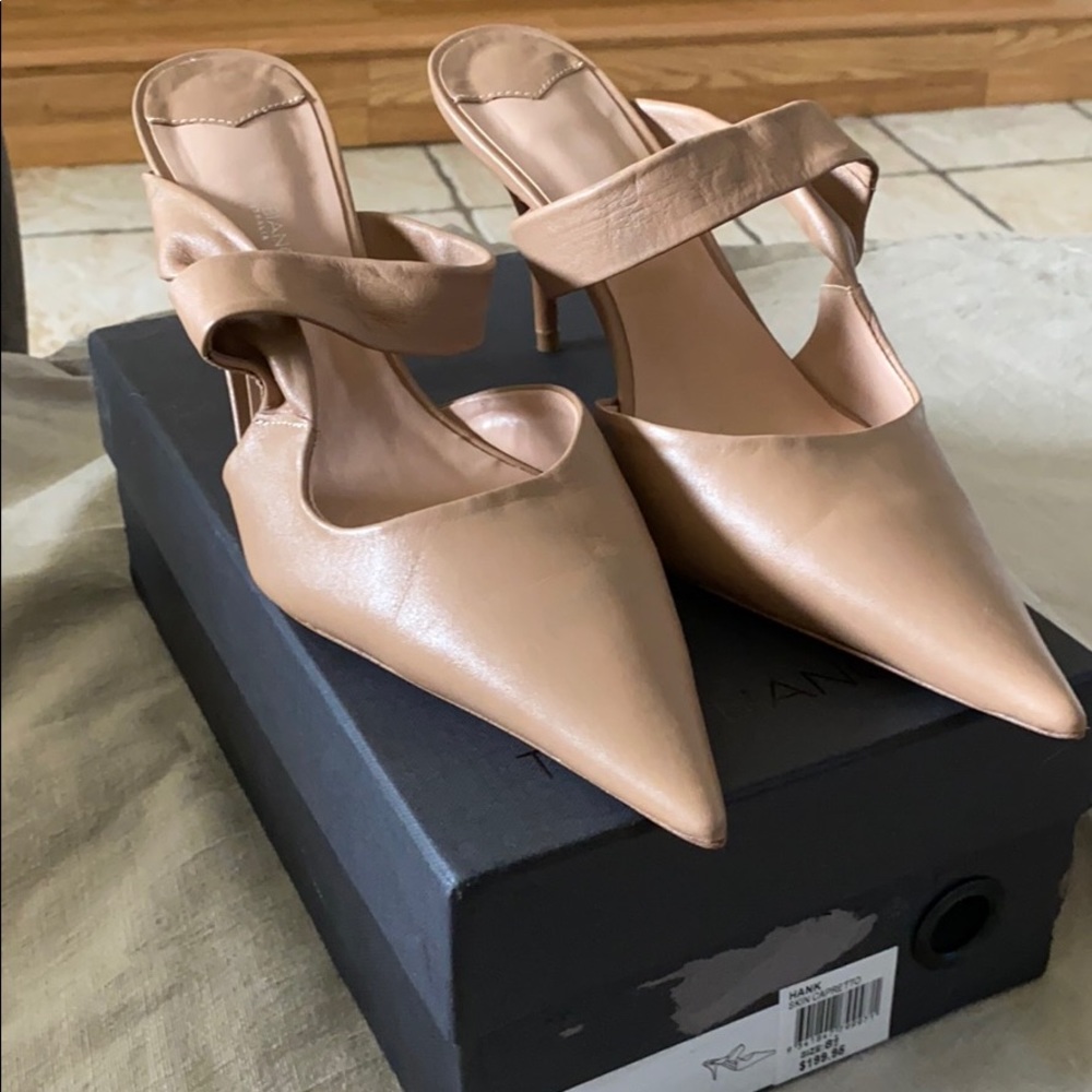 Nude heels, leather